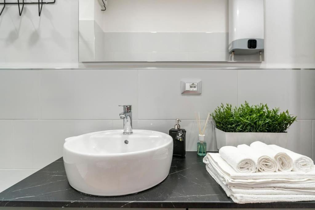 L'Atelier Del Centro: Tra Design, Storia E Fascino Apartment Brescia Exterior photo